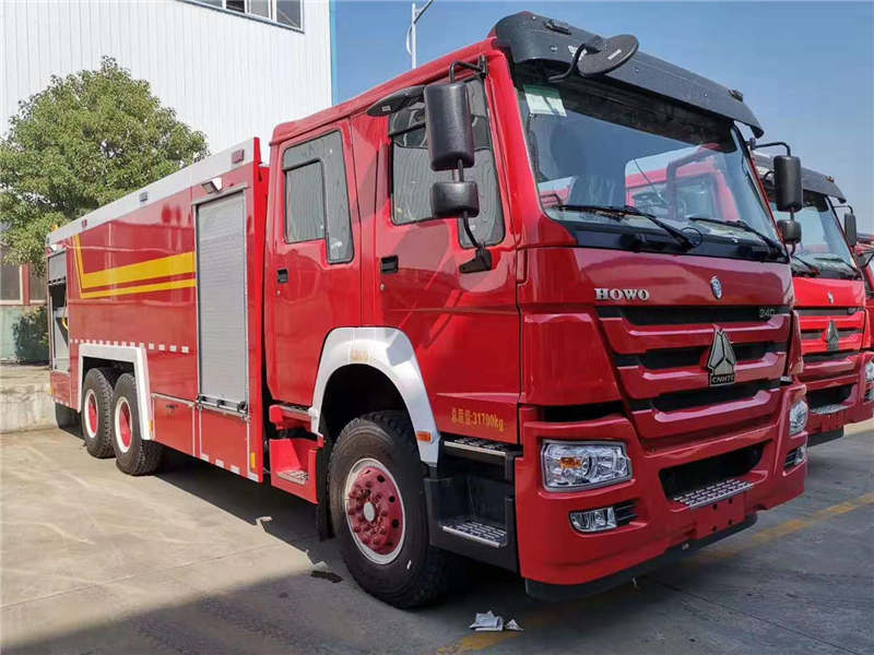 豪沃16噸水罐消防車