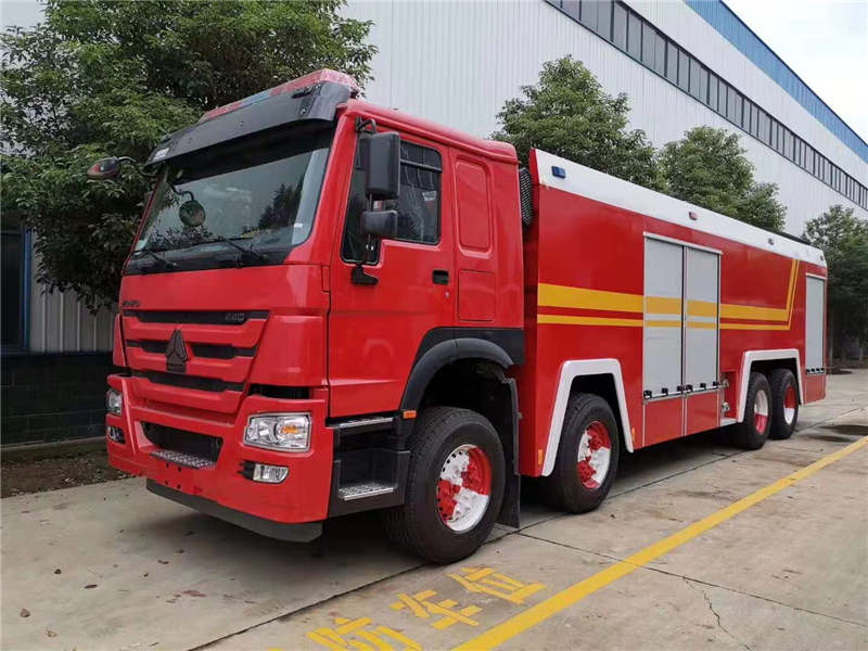 （國五）豪沃24噸泡沫消防車